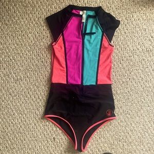 Body glove small one piece zip front
